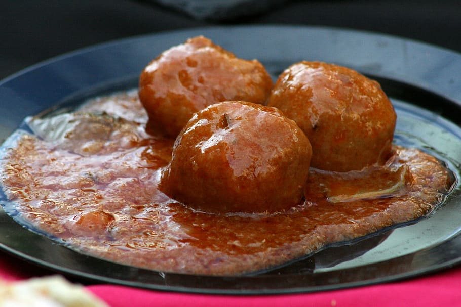 Boulettes sauce tomate avec frites